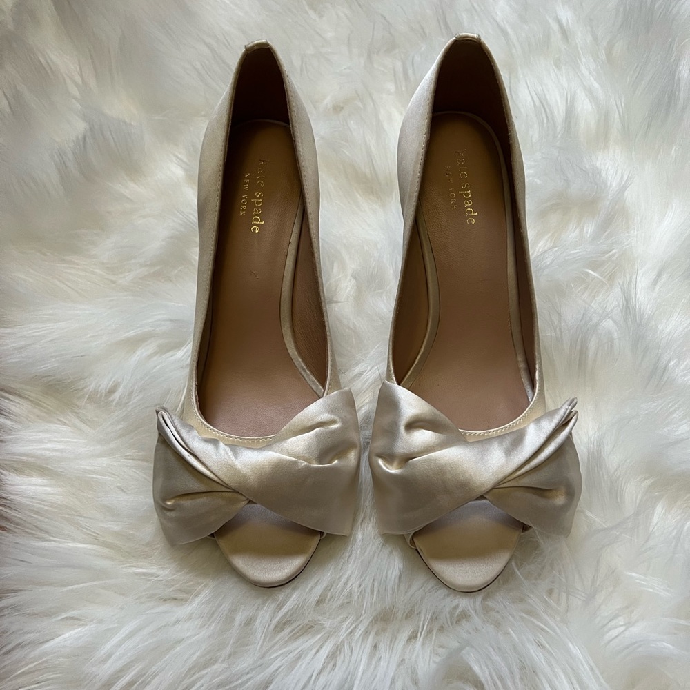 Kate Spade Satin Cream Bow Heels - Picture 2 of 14
